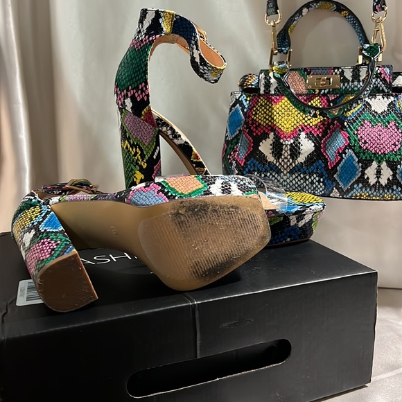 Multi Color Fashion Nova Size 6 w/Bag to match - Picture 5 of 5